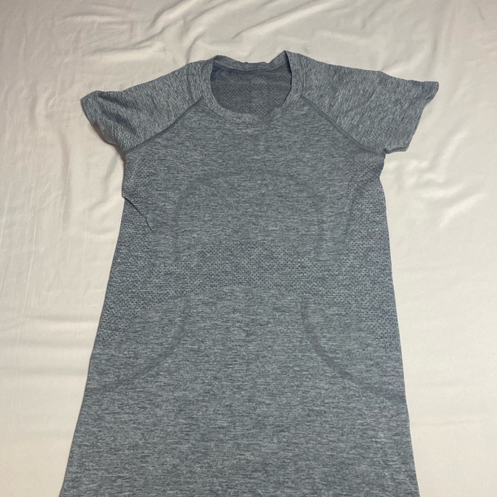 Swiftly Tech Short-Sleeve Shirt 2.0 Hip Length, Size 6, Color Slate/White.